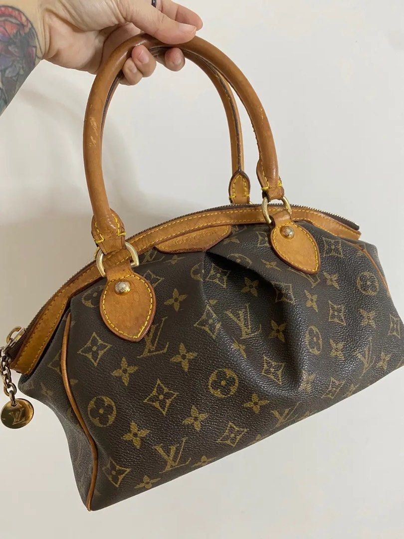 Louis vuitton tivoli (Category: Luxury Bags & Wallets) located in Cainta. Submitted by 3rd_street.onlineshop (Listing ID 1468432280, Image 1). Description: Signs of usage ( UPLOADED ) Sf not included Payment first.