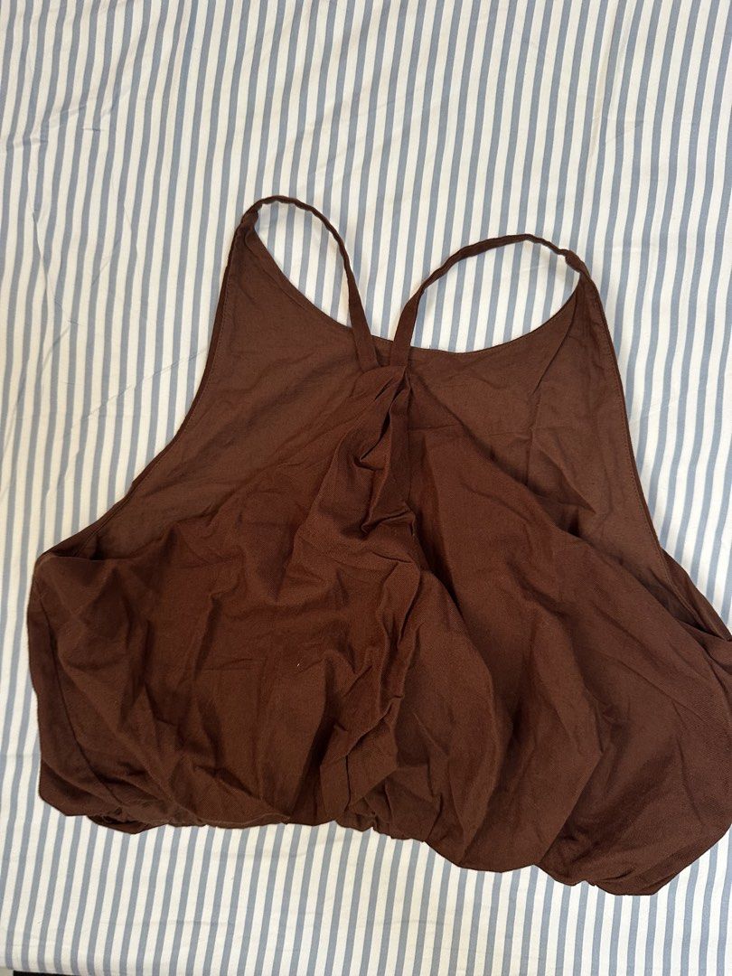 love, bonito brown balloon top (Category: Sleeveless) located in Quezon City. Submitted by tan__k (Listing ID 1468294637, Image 3). Description: authentic Size LB S No flaws used once for 2-3 hrs 😅.