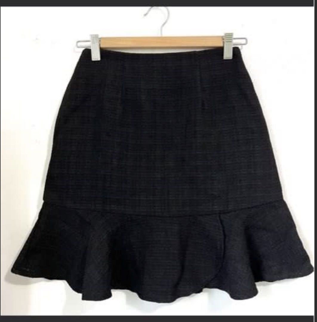 LOVE BONITO skirt (Category: Skirts) located in San Jose del Monte. Submitted by senorita_wella (Listing ID 1468429009, Image 2). Description: .