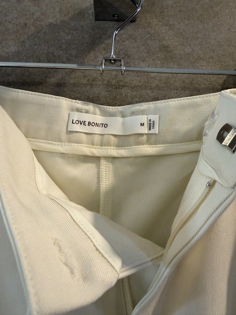 Love Bonito White Skort (Category: Skirts) located in San Juan City. Submitted by live4lulu (Listing ID 1468310243, Image 3). Description: Used once.