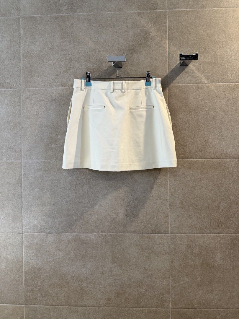 Love Bonito White Skort (Category: Skirts) located in San Juan City. Submitted by live4lulu (Listing ID 1468310243, Image 2). Description: Used once.