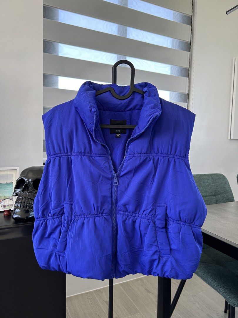 Love Tree Cropped Puffer Vest (L) (Category: Sleeveless) located in Dasmarinas. Submitted by sfclosetcleanup (Listing ID 1468286544, Image 2). Description: 15 x 19.