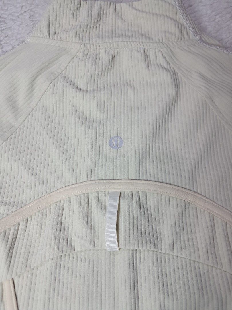 Lululemon cropped definejacket ribbed nulu (Category: Coats, Jackets and Outerwear) located in Baguio. Submitted by mishmashfritz (Listing ID 1468434458, Image 2). Description: excellent used condition, thrifted size 4 xs to s, 1 pocket hindi maisara yung zipper light/pastel green color.
