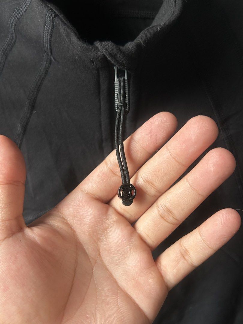 Lululemon Define Jacket Black Size 14 (Category: Coats, Jackets and Outerwear) located in Amadeo. Submitted by archived_stole (Listing ID 1468387126, Image 3). Description: Lululemon Define Jacket (Womens) Dimension: 19” Width 27”Length Condition: Good As New! Color rate: 9.5/10 issue: NONE! Pm/Dm📥 Jnt/Lalamove🛵 .