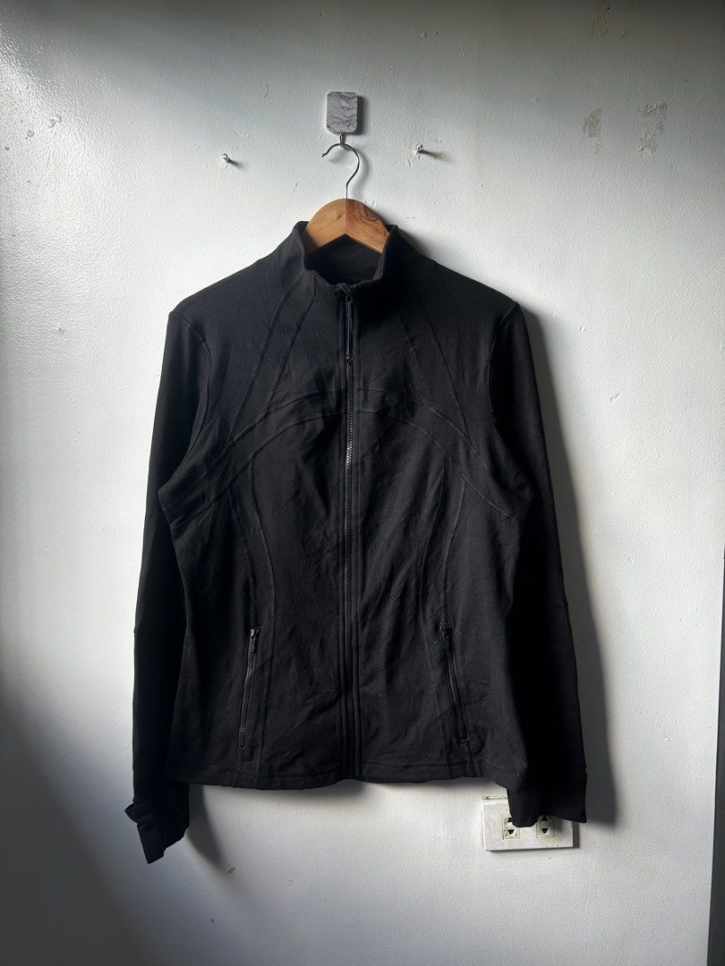 Lululemon Define Jacket Black Size 14 (Category: Coats, Jackets and Outerwear) located in Amadeo. Submitted by archived_stole (Listing ID 1468387126, Image 1). Description: Lululemon Define Jacket (Womens) Dimension: 19” Width 27”Length Condition: Good As New! Color rate: 9.5/10 issue: NONE! Pm/Dm📥 Jnt/Lalamove🛵 .