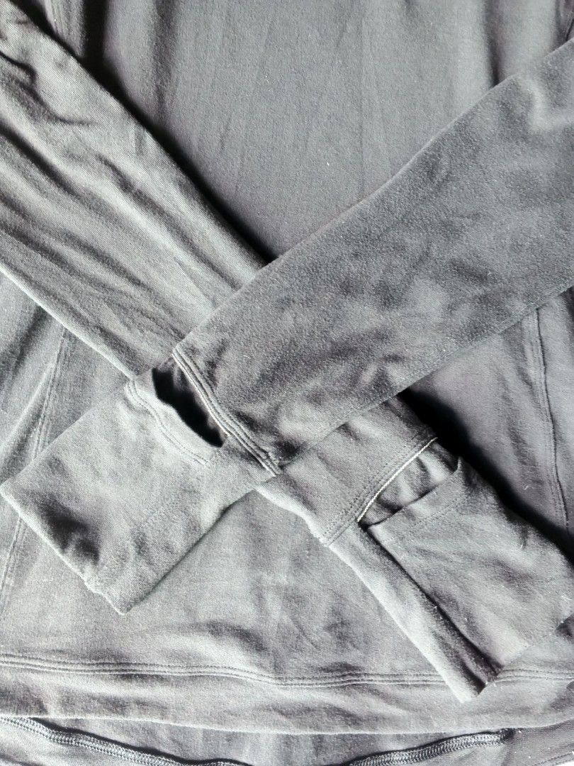 Lululemon Hold Tight Long Sleeve (Category: Longsleeves) located in Manila. Submitted by icamalicdem29 (Listing ID 1468302611, Image 3). Description: Based on the structural details in the image—specifically the distinct contoured side panel stitching, the soft ribbed knit crew neck, and the signature elongated cuffs with built-in thumbholes the item shown appears to be the Lululemon Hold Tight Long Sleeve Shirt.
