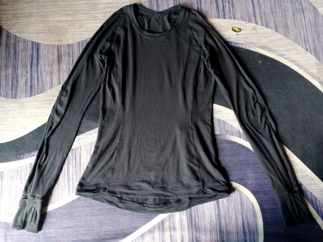 Lululemon Hold Tight Long Sleeve (Category: Longsleeves) located in Manila. Submitted by icamalicdem29 (Listing ID 1468302611, Image 2). Description: Based on the structural details in the image—specifically the distinct contoured side panel stitching, the soft ribbed knit crew neck, and the signature elongated cuffs with built-in thumbholes the item shown appears to be the Lululemon Hold Tight Long Sleeve Shirt.