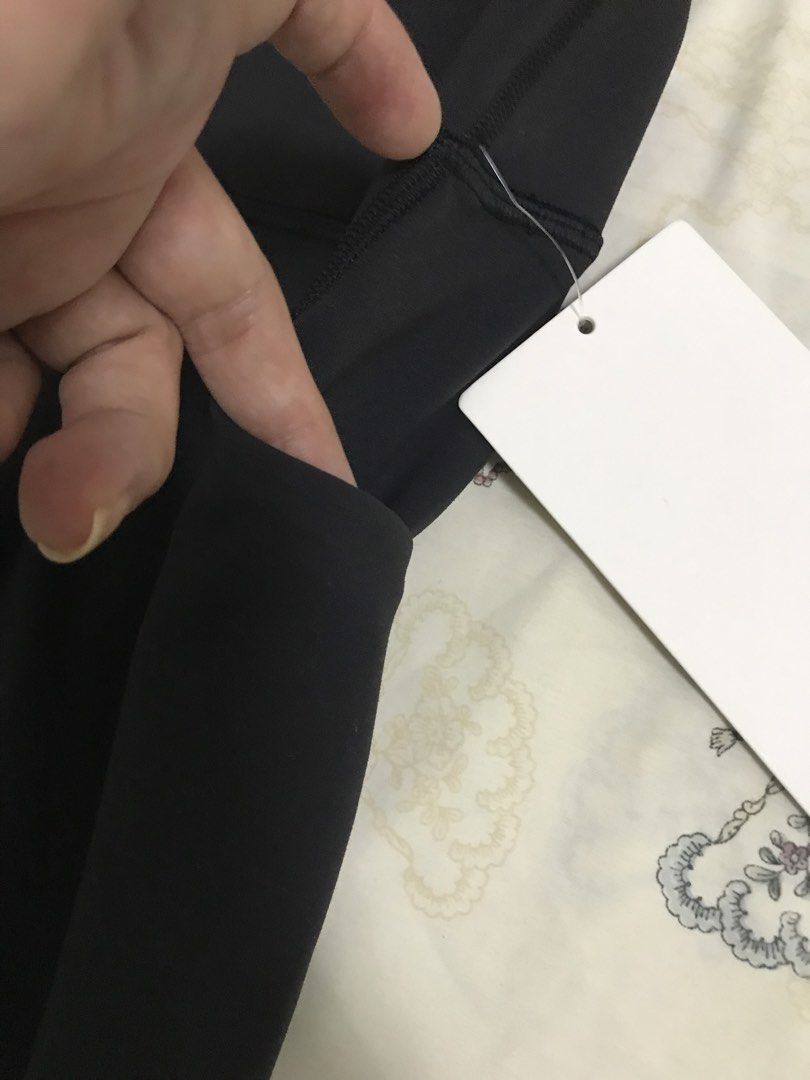 Lululemon Legging (Category: Activewear) located in Manila. Submitted by freshlemon58885 (Listing ID 1468397074, Image 2). Description: Square Tag 4 With 2 side pockets Very comfy to wear super soft texture.