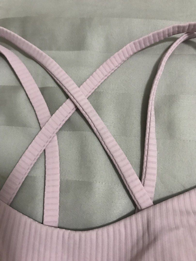 Lululemon Ribbed Seamless Sportsbra (Category: Activewear) located in Manila. Submitted by freshlemon58885 (Listing ID 1468298101, Image 2). Description: Tag removed if base on dot 6 Very good condition Super soft and Comfy to wear.