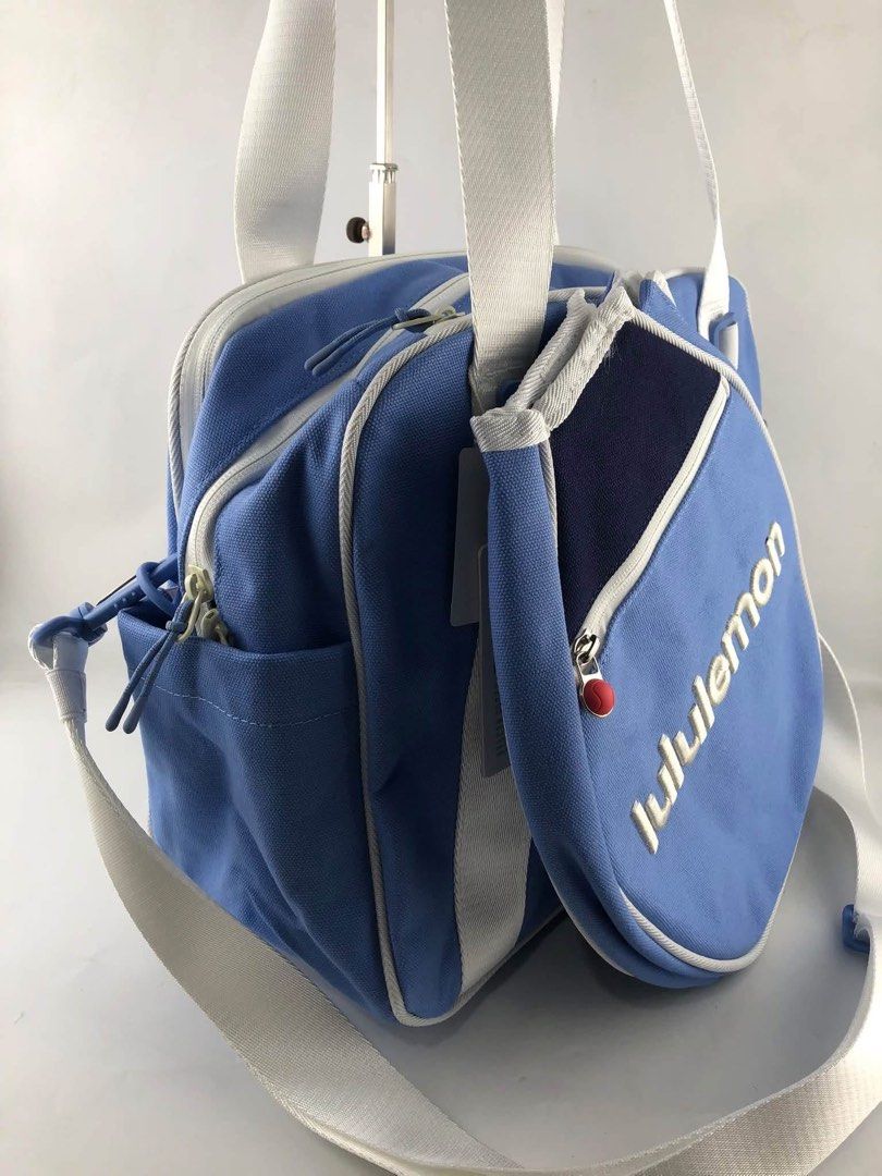 Lululemon Small Racket Bag 16.5L (Category: Shoulder Bags) located in Binan City. Submitted by pinkykeenshop (Listing ID 1468284506, Image 3). Description: .