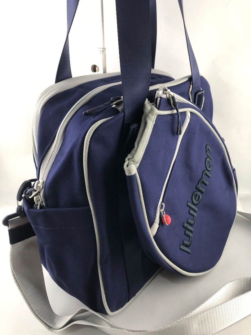 Lululemon Small Racket Bag 16.5L (Category: Shoulder Bags) located in Binan City. Submitted by pinkykeenshop (Listing ID 1468284528, Image 2). Description: .