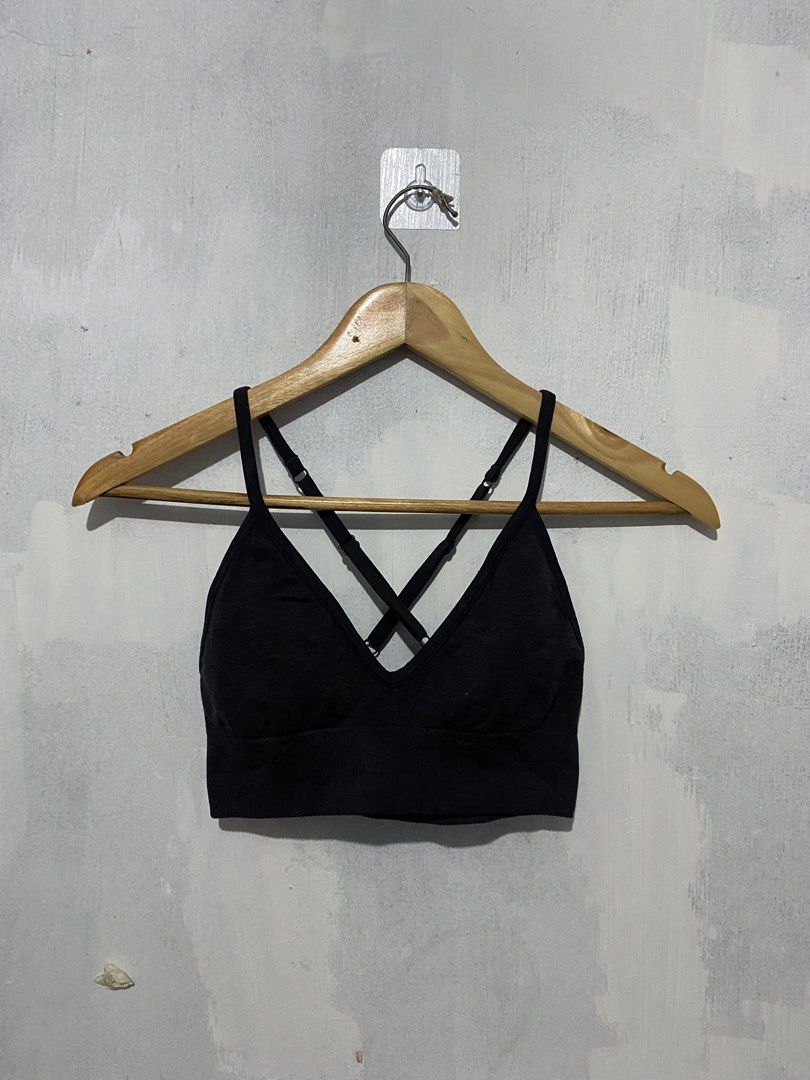 Lululemon Sports Bra (Category: Activewear) located in Bulacan. Submitted by _myarchive (Listing ID 1468406794, Image 1). Description: - Brand: Lululemon -xs-s - Style: V-neck with stylish cross-back adjustable straps - Band: Ribbed underband for a secure and comfortable fit - Material: Seamless, ultra-stretchy fabric - Details: Subtle Lululemon logo on the back - Condition: Excellent, perfect for workouts or everyday lounging.