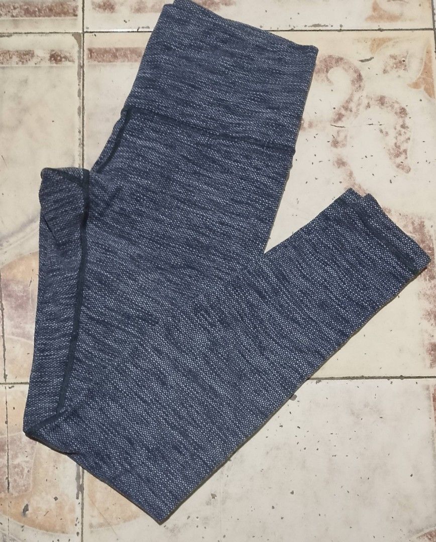 Lululemon workout tights (Category: Activewear) located in Baguio. Submitted by ukay.kayuhjan (Listing ID 1468360794, Image 2). Description: lululemon workout tights no.10 on tag 36length excellent 280₱.