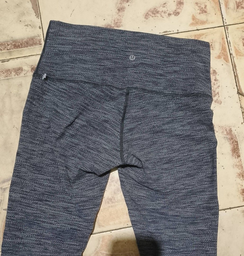 Lululemon workout tights (Category: Activewear) located in Baguio. Submitted by ukay.kayuhjan (Listing ID 1468360794, Image 3). Description: lululemon workout tights no.10 on tag 36length excellent 280₱.