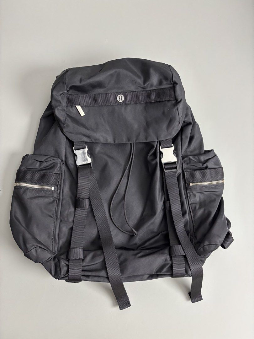 Lululemon Wunderlust Backpack 25L (Category: Backpacks) located in San Fernando. Submitted by kayemanalac_05 (Listing ID 1468426414, Image 1). Description: .