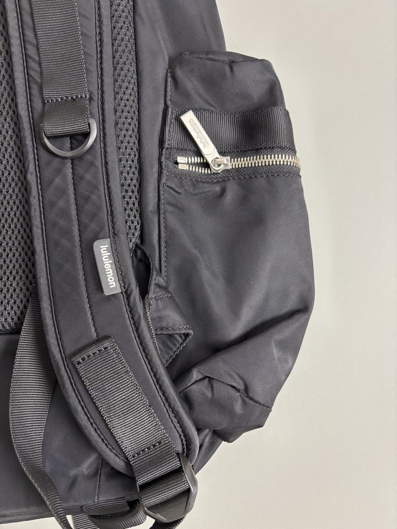 Lululemon Wunderlust Backpack 25L (Category: Backpacks) located in San Fernando. Submitted by kayemanalac_05 (Listing ID 1468426414, Image 3). Description: .