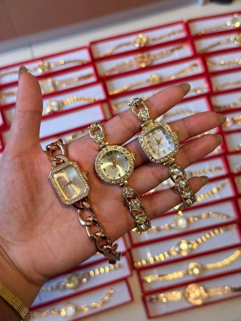 Luxury Vintage Watches (Category: Women's Watches) located in Guinobatan. Submitted by jadieee_young22 (Listing ID 1468420001, Image 2). Description: ₱260 — min. of 10pcs • free plain boxes each • no to choosing (random designs) • soooo 🔛🔝 ng mga designs! • actual photos | what you see is what you get • can ship nationwide via tiktok co.