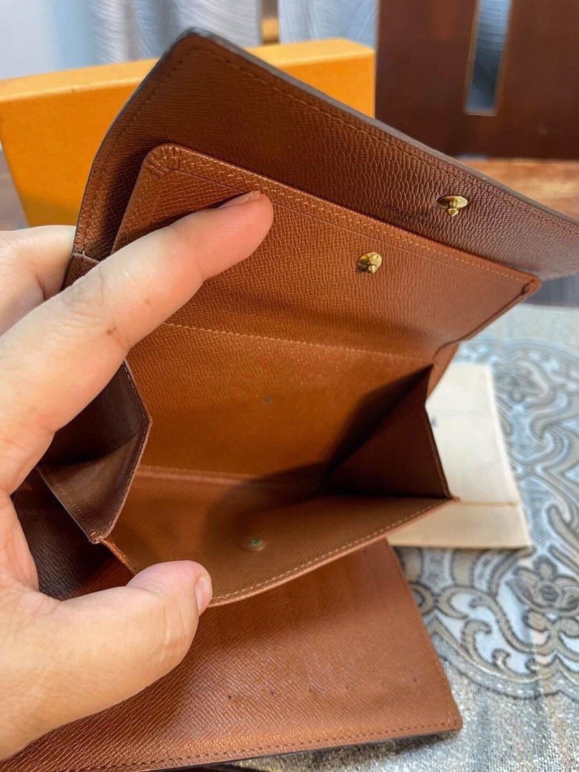 LV Mono Wallet (Category: Luxury Bags & Wallets) located in Pasay City. Submitted by cpb__ (Listing ID 1468341521, Image 3). Description: .