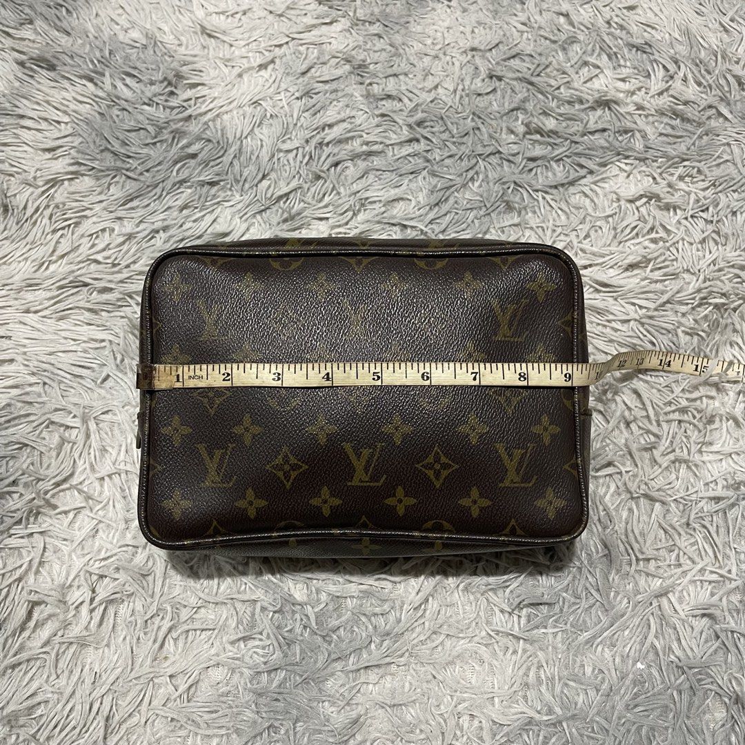 LV Monogram Pouch (Category: Luxury Bags & Wallets) located in Bauang. Submitted by thriftypockets92 (Listing ID 1468486640, Image 2). Description: .
