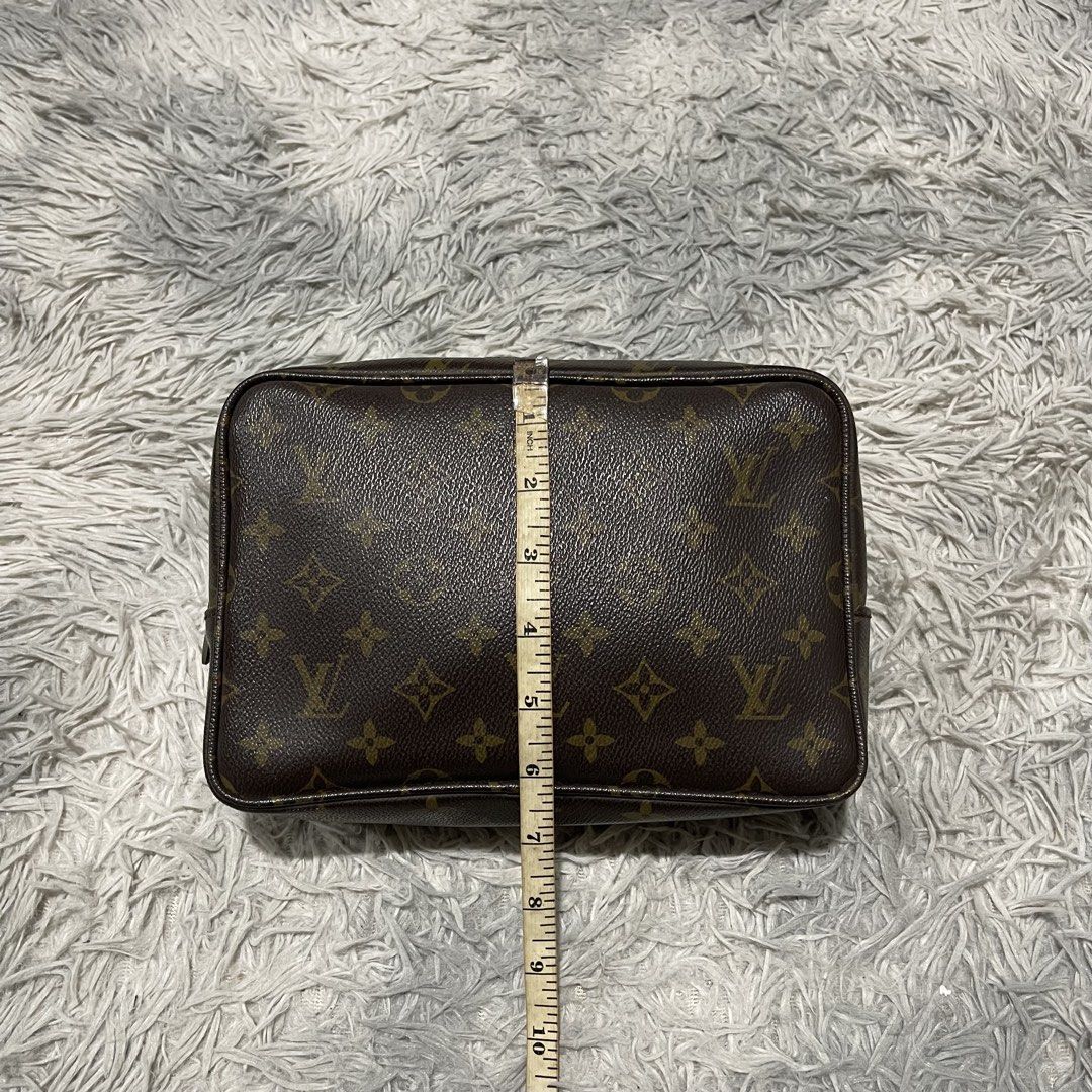 LV Monogram Pouch (Category: Luxury Bags & Wallets) located in Bauang. Submitted by thriftypockets92 (Listing ID 1468486640, Image 3). Description: .