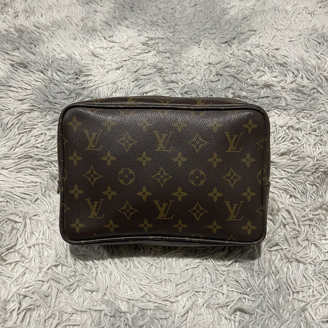 LV Monogram Pouch (Category: Luxury Bags & Wallets) located in Bauang. Submitted by thriftypockets92 (Listing ID 1468486640, Image 1). Description: .