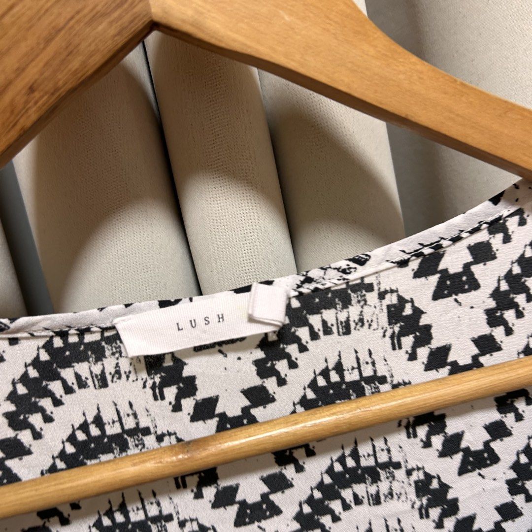L-XL Lush Black & White Aztec Print Blouse (Category: Blouses) located in Rizal. Submitted by from99abovecloset (Listing ID 1468376399, Image 2). Description: CODE:010 Size: L-XL Armhole (laid flat):10” Bust (around): 48” Length (laid flat): 32” Soft poly | loose | like new .