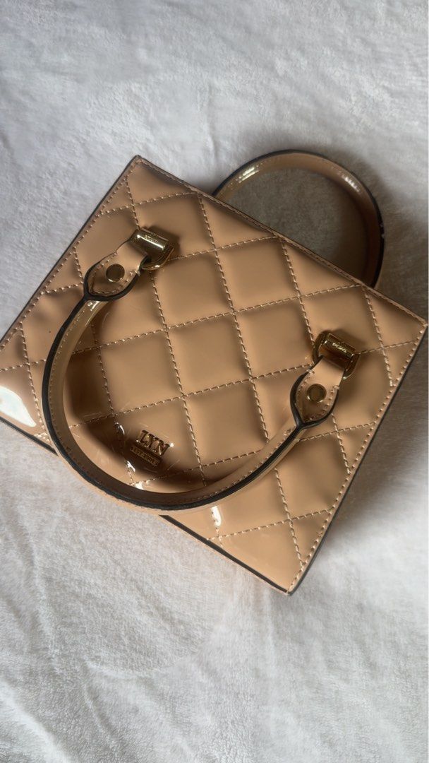 Lyn bag (Category: Purses & Pouches) located in Manila. Submitted by emilyclothes.usa (Listing ID 1468304976, Image 1). Description: .