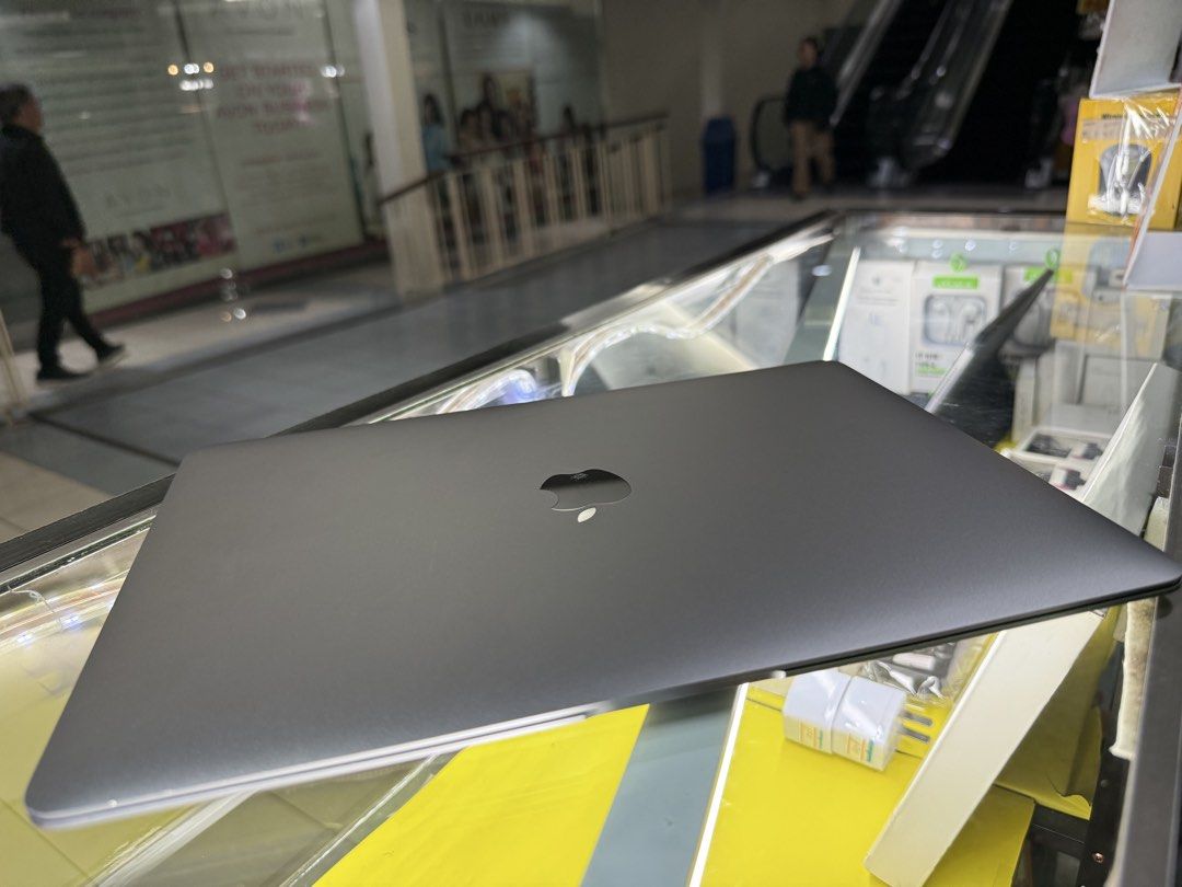 MacBook air m1 2020 (Category: Laptops & Notebooks) located in Quezon City. Submitted by bprpawnshop (Listing ID 1468351954, Image 3). Description: Remata unit. 13 inch Ssd:512GB Memory:8GB No issue Some scratches and 1dent not affected the performance. Fbpage:bpr gadget pawnshop .