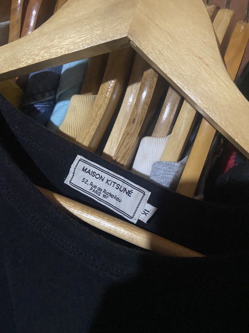 MAISON KITSUNE SHIRT (Category: Formal Shirts) located in Naga. Submitted by lux.shirt.ph (Listing ID 1468460379, Image 3). Description: Dm dm dm.
