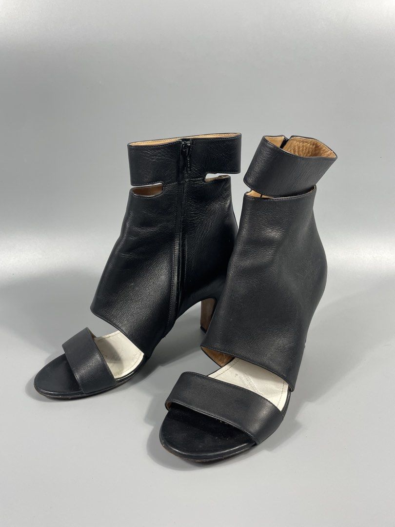 Maison Margiela Cut-off Sandals (Category: Sneakers & Footwear) located in Taguig. Submitted by _curatedfits (Listing ID 1468451076, Image 1). Description: Maison Margiela Cut-off Sandals Size: 35 Made in italy Sign of usage Pair only, No inclusion - 4,000 Dm! .