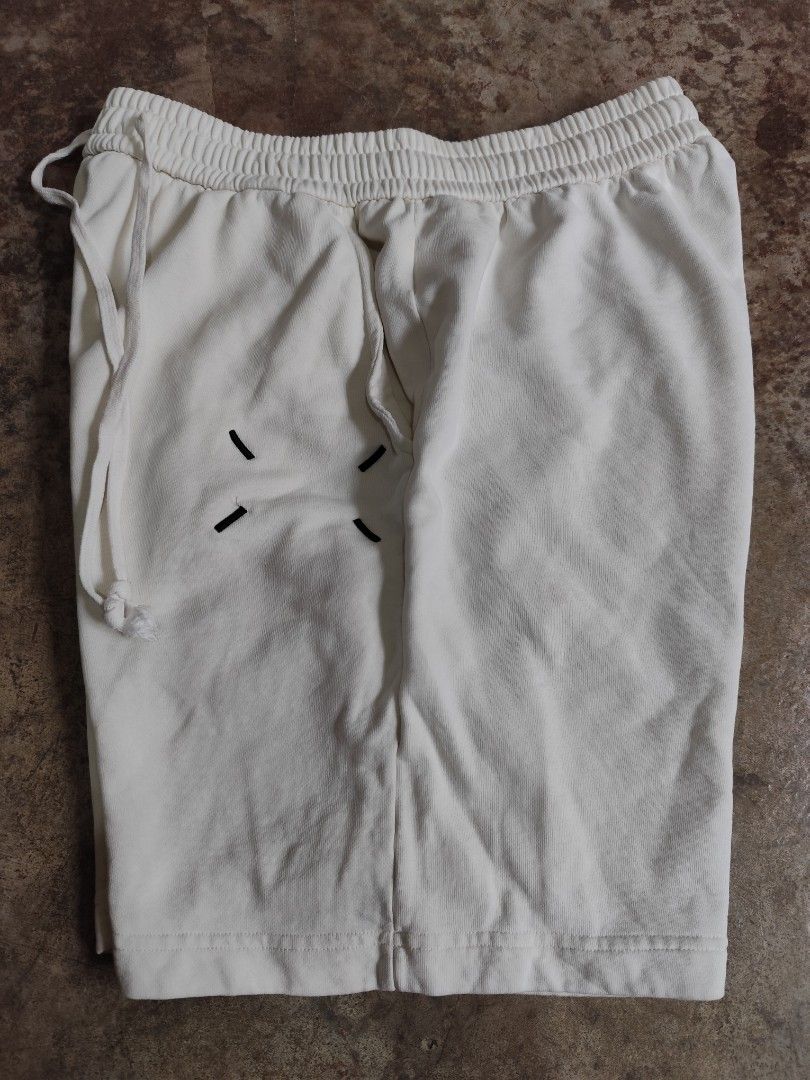 Maison Margiela sweatshort (Category: Shorts) located in Kabacan. Submitted by thriftpingts (Listing ID 1468315206, Image 3). Description: Maison Margiela embroidery Condition: 10/10 Color rate : 10/10 Waist: 30-34 Length: 20 Hem: 12 Washtags: ✅ Issue: need wash.