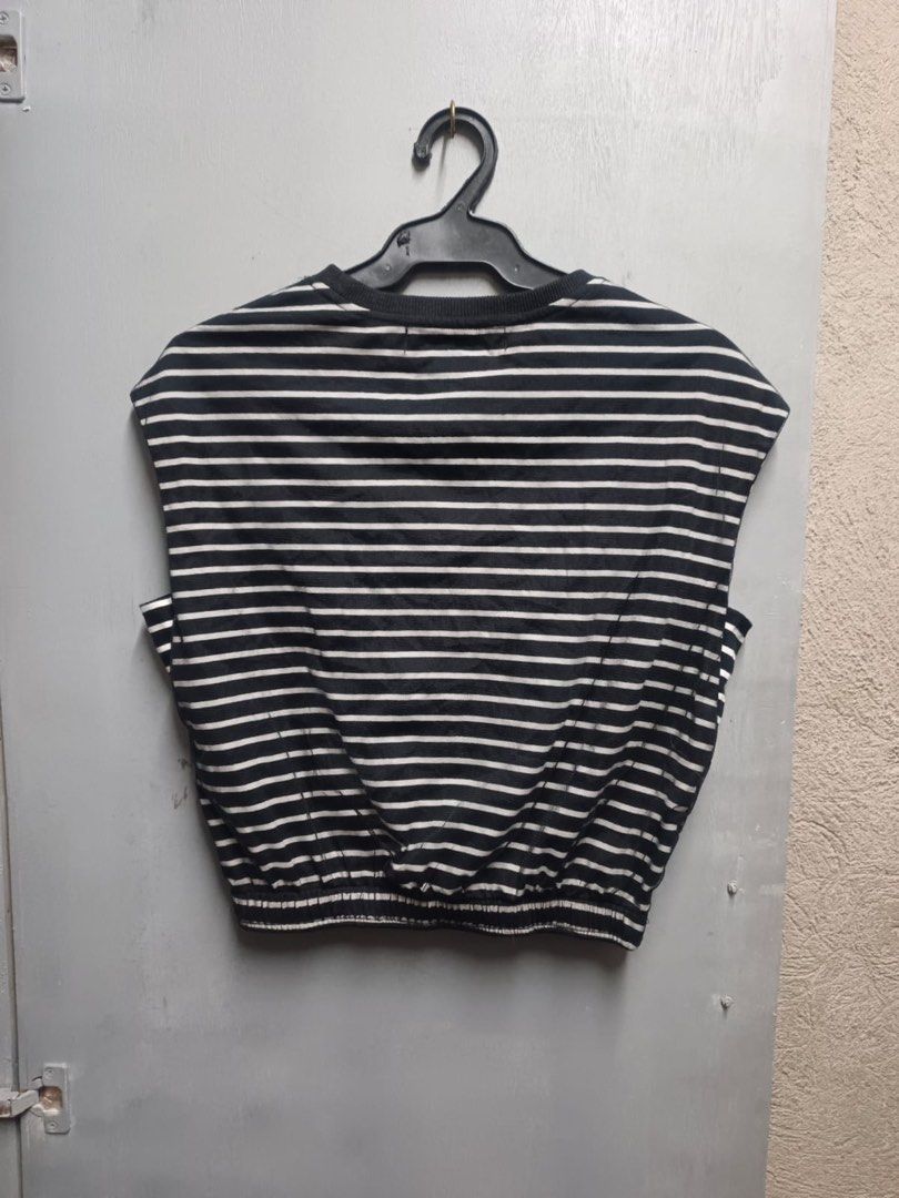 MAISON MAVIRICK PRESENTS (Category: Sleeveless) located in Dasmarinas. Submitted by jessputrages (Listing ID 1468462558, Image 2). Description: For sale Maison Mavirick Presents Excellent condition No issue 700 plus shipping fee Pm for more details.