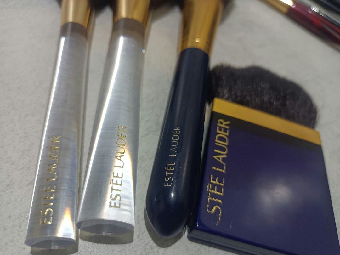 Makeup Brush bundle (with other freebies) - preloved (Category: Makeup) located in Davao. Submitted by lotispreloved (Listing ID 1468475294, Image 2). Description: .