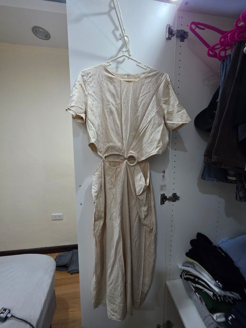 Mango and H&M Dresses (Category: Dresses) located in Manila. Submitted by pauraffaella (Listing ID 1468397453, Image 3). Description: ‼️FIRST TO PAY GETS ITEM ° MANGO DRESS - Large ° H&M SILK SLIP ZEBRA DERESS - Medium.