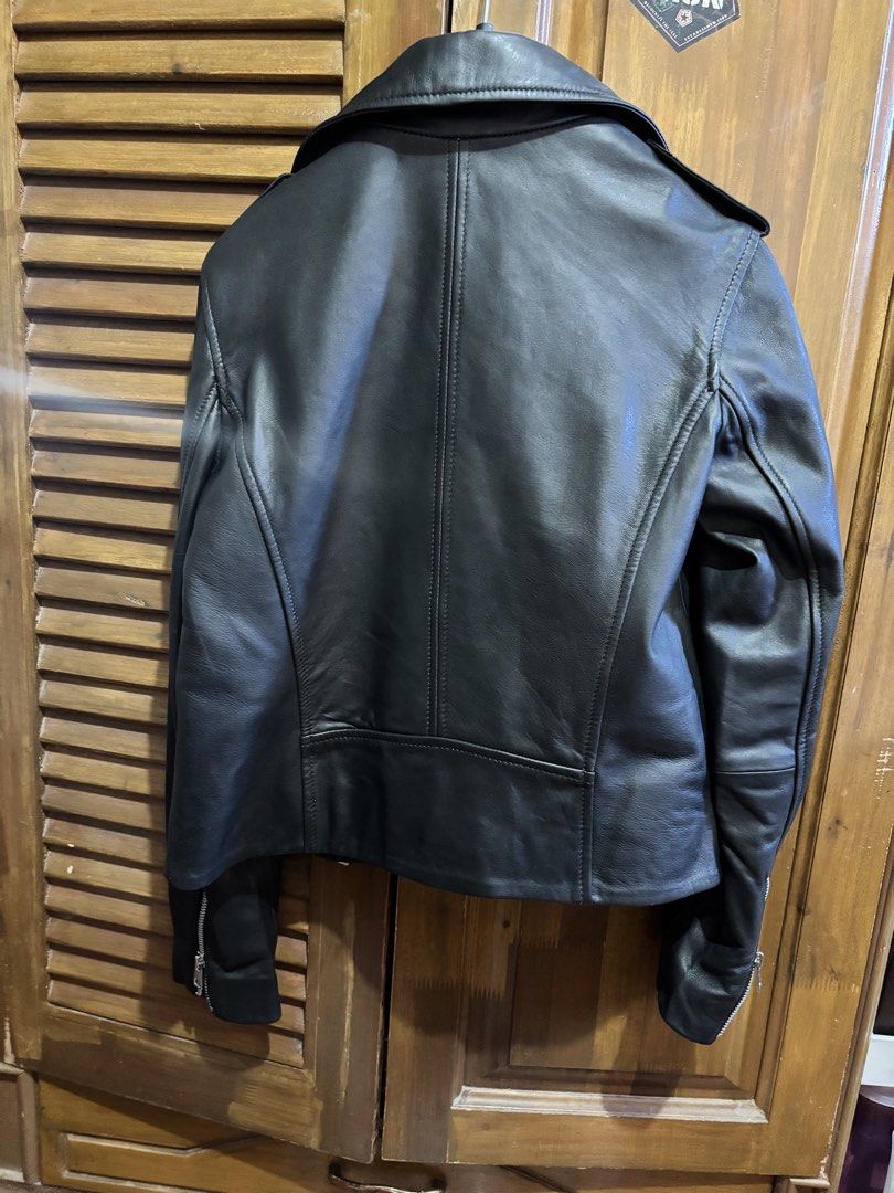 Mango Leather Jacket (Category: Coats, Jackets and Outerwear) located in Balayan. Submitted by Minutetowinit (Listing ID 1468347965, Image 2). Description: Brandnew Jacket. Never been worn but remove tags already. This is 100% ostrich leather. Bought it for 8,000 plus.