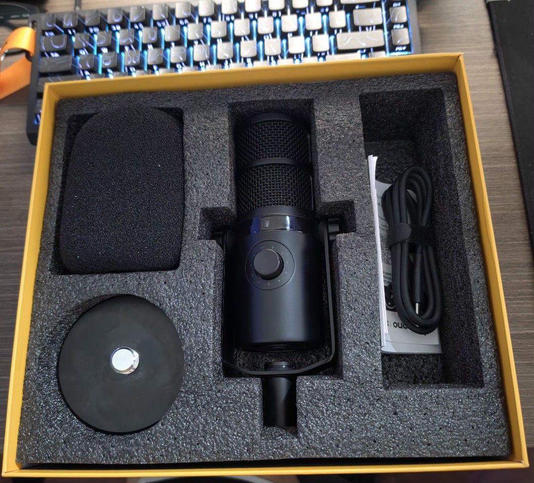 Maono PD400X USB/XLR Dynamic Microphone (Category: Microphones) located in Manila. Submitted by chrisvergs (Listing ID 1468346769, Image 3). Description: - Model: Maono PD400X USB and XLR dynamic microphone - Versatile Use: Perfect for recording, streaming, and podcasting - Features: Solid build quality with convenient integrated smart knob control - Connectivity: Dual USB and XLR setup - Condition: Tested, 100% working, and ready to use - Inclus