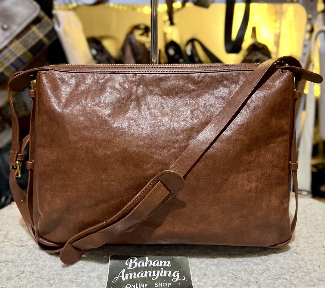 Maple Brown Large Sling bag for men (Category: Sling Bags) located in Rizal. Submitted by babamamanyingonlineshop (Listing ID 1468348807, Image 2). Description: .