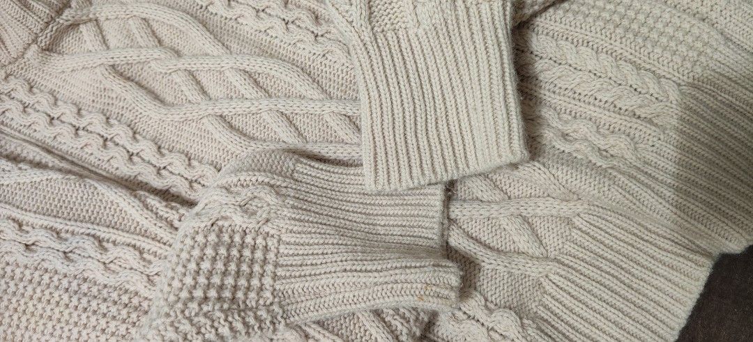 Marant Beige Cable Knit Sweater (Category: Longsleeves) located in Manila. Submitted by snz_shop (Listing ID 1468460848, Image 1). Description: - Brand: Marant - Color: Neutral beige (goes with everything) - Material/Style: Thick cable knit with textured pattern on front and sleeves - Design: Classic crew neck with ribbed cuffs and hem - Condition/Vibe: Warm, cozy, and perfect for the PH rainy season or cold weather travels.