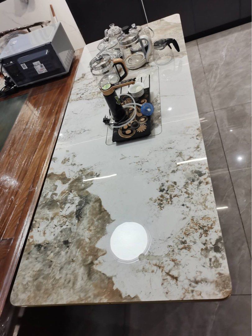 Marble dining tea table (Category: Tables & Sets) located in Manila. Submitted by ivyfv04 (Listing ID 1468341580, Image 2). Description: Marble dining tea table May konting crack lang sa bandang gitna Pero di halata You can check in actual.