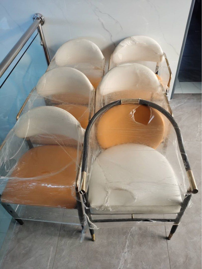 Marble dining tea table (Category: Tables & Sets) located in Manila. Submitted by ivyfv04 (Listing ID 1468341580, Image 3). Description: Marble dining tea table May konting crack lang sa bandang gitna Pero di halata You can check in actual.