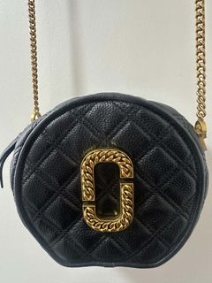 (Category: ) located in . Submitted by mycloset525clotheshoppe (Listing ID 1468290526, Image 1). Description: .