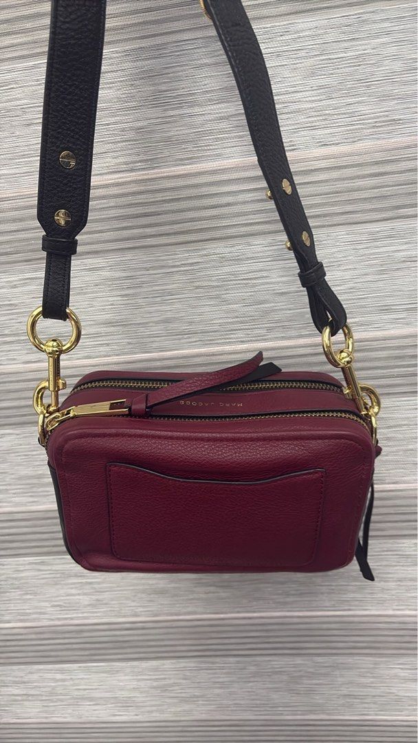 Marc Jacobs Snapshot Camera Bag (Category: Cross-body Bags) located in Taguig. Submitted by stylestashph (Listing ID 1468423339, Image 2). Description: Authentic, with dust bag No issues, folds are not visible when there are items inside the bag.