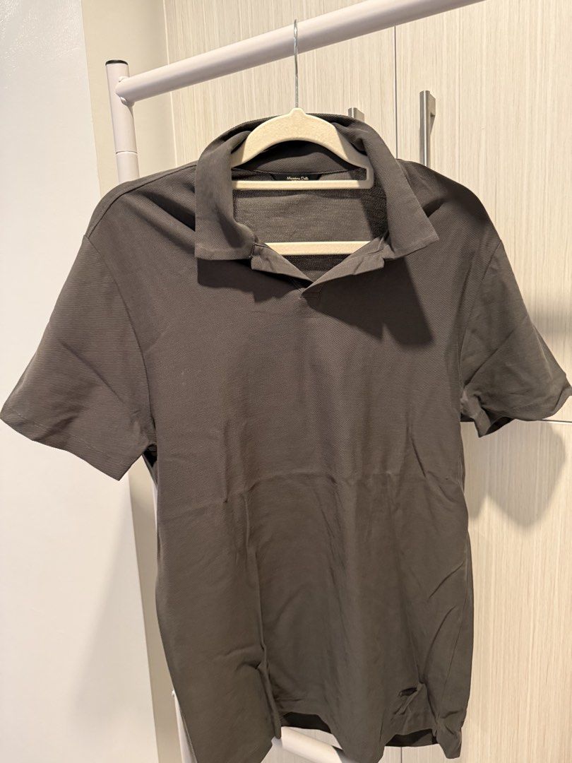 Massimo Dutti Grey Polo Shirt Size S (Category: Tshirts & Polo Shirts ) located in Cebu City. Submitted by onlineclosetbypat (Listing ID 1468286471, Image 1). Description: - Brand: Massimo Dutti - Color: Grey - Size: Small (EUR, USA, MEX) - Material: Ribbed knit texture - Details: Classic collar, button placket, small branded metal plaque near hem.