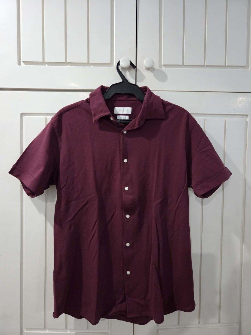 Massimo Dutti Maroon Short Sleeve Button down (burgundy) (Category: Tshirts & Polo Shirts ) located in Muntinlupa City. Submitted by booterin0 (Listing ID 1468356713, Image 1). Description: Massimo Dutti short sleeved button down (burgundy) Size: L (men’s) Condition: used once. Price: ₱2,100 (negotiable + can bundle with other items) RFS: decluttering Payment via GCash or bank transfer. Delivery shouldered by buyer 💌 Message me if interested!.