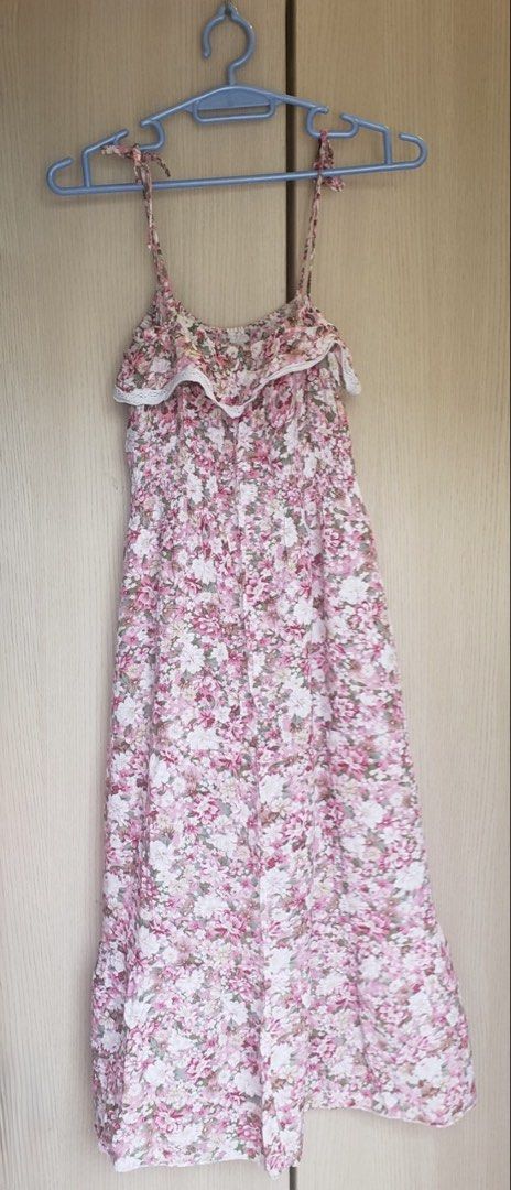 Maxi dress (Category: Dresses) located in Paranaque City. Submitted by ollaboutmycloset (Listing ID 1468357043, Image 1). Description: from balikbayan box.