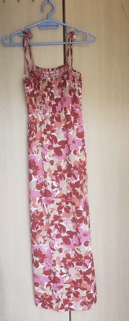 Maxi dress (Category: Dresses) located in Paranaque City. Submitted by ollaboutmycloset (Listing ID 1468357277, Image 1). Description: from balikbayan box.