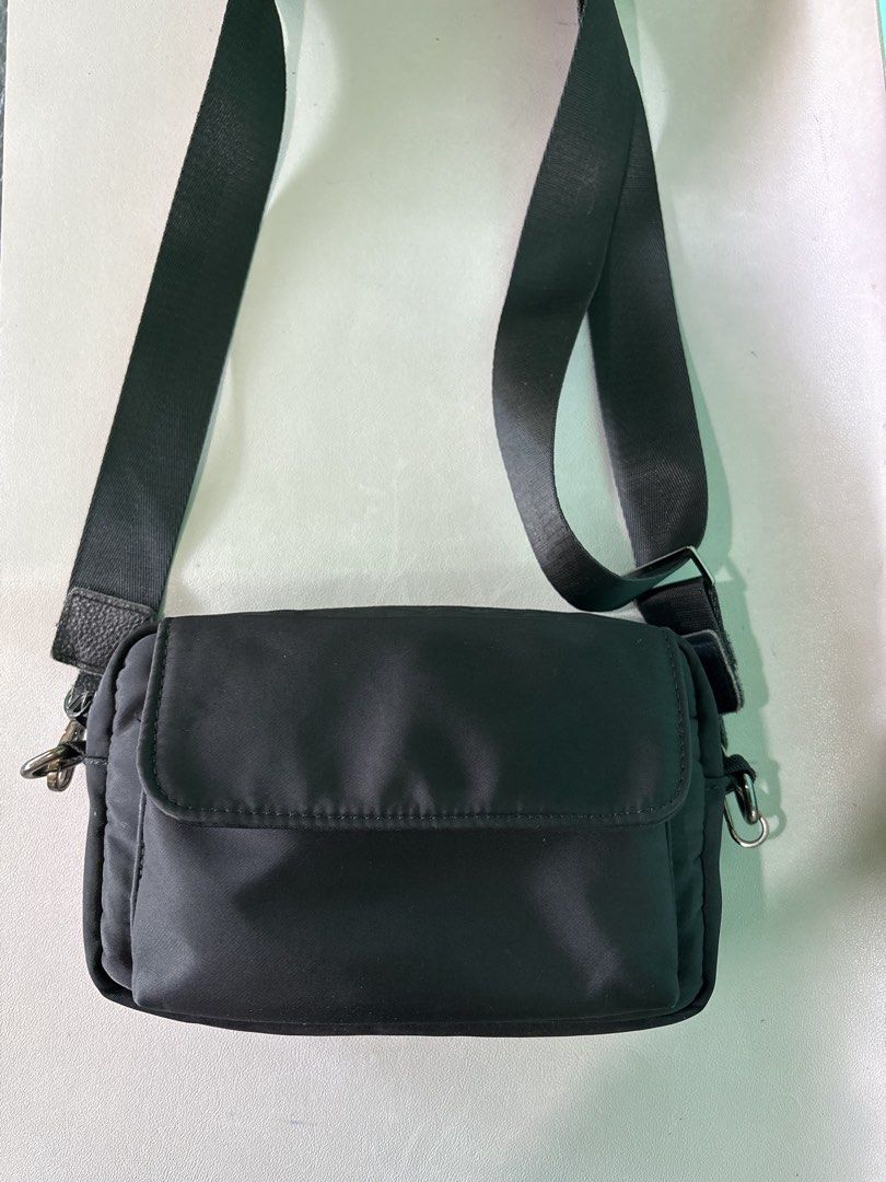 MCYS&JPN Sling Bag Original (Category: Sling Bags) located in Quezon City. Submitted by gamitnirod (Listing ID 1468359189, Image 1). Description: -Color: Black -Size: 8.5in x 5.5in x 2in -No issue, no damage -Adjustable strap -Water resistant -With inner pocket -1 outer pocket Payment via gcash/maya 📩 Please send a message for inquiries.