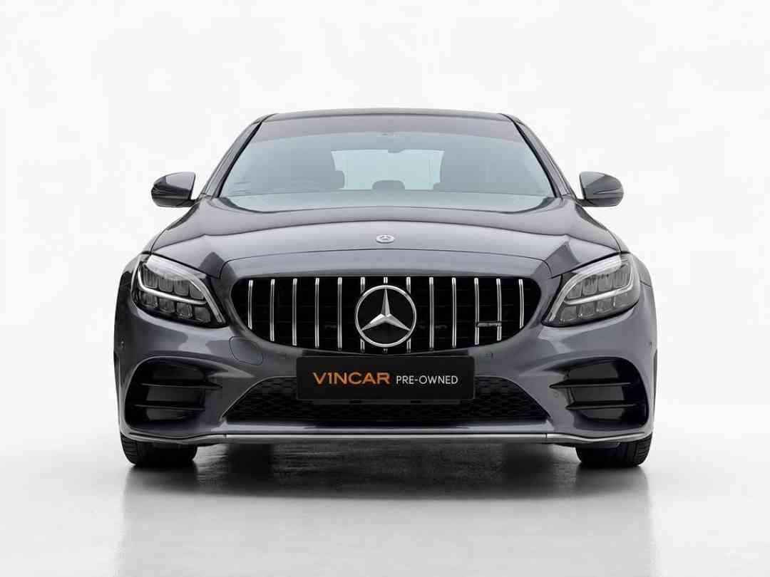 Mercedes-Benz C-Class Saloon C180 Avantgarde (A) (Category: Used Cars) located in Singapore. Submitted by vincar_pre-owned (Listing ID 1468326045, Image 1). Description: Agent unit. Extremely well maintained and taken care off by the previous owner! One of the most popular luxury sedans from Mercedes Benz! Smooth and powerful powertrain yet fuel efficient and low road tax. Contact us today to arrange a viewing at the V1ncar pre-owned showroom now