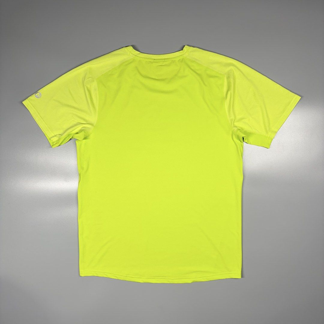 Merrel Trail/Run Reflectorized Logo (Category: Activewear) located in Cavite. Submitted by onebeancent (Listing ID 1468481975, Image 2). Description: Size: Medium (Reflectorized Logo) Dimension: 20" Width | 27" Length Color: Lime Yellow Color Rate: 10/10 Issue: None Condition: Like new‼️ Price: 650php Additional Shipping Fee (J&T Small Pouch) 75php Luzon 100php visayas 120php mindanao.