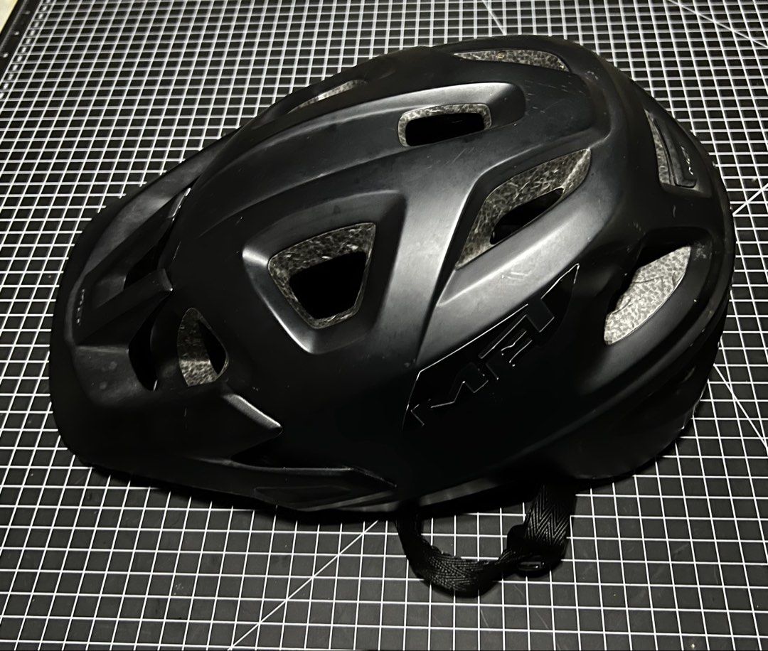MET Helmet (Category: Bicycles) located in Meycauayan. Submitted by trinidad_trading (Listing ID 1468395637, Image 3). Description: MET Helmet Condition 9/10 Price 1,500+Shipping Fee.